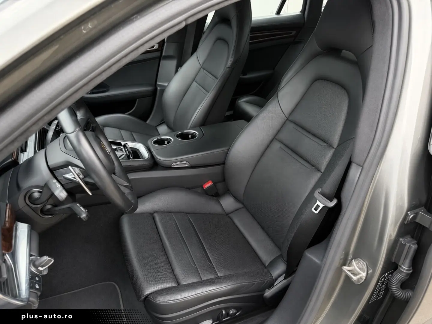 PORSCHE Panamera Sport Turismo Turbo S E-Hybrid Pano 21