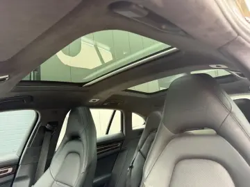 PORSCHE Panamera Sport Turismo Turbo S E-Hybrid Pano 21