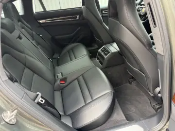 PORSCHE Panamera Sport Turismo Turbo S E-Hybrid Pano 21