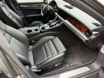 PORSCHE Panamera Sport Turismo Turbo S E-Hybrid Pano 21