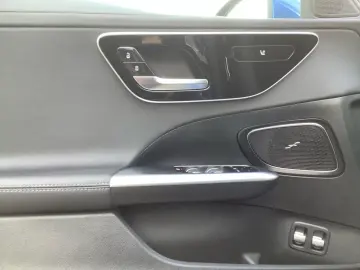 MERCEDES-BENZ C 300 e 4M AMG DIGITAL PANO DISTRONIC