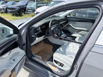Audi A8 60 TFSI e quattro-Matrix-Carbon-B&O3D-HUD-360
