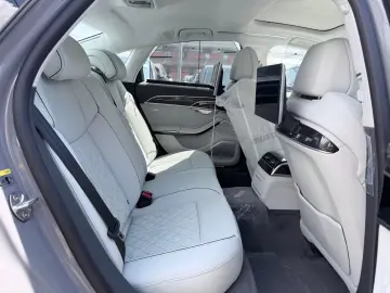 Audi A8 60 TFSI e quattro-Matrix-Carbon-B&O3D-HUD-360