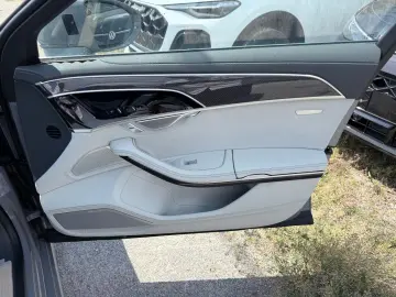 Audi A8 60 TFSI e quattro-Matrix-Carbon-B&O3D-HUD-360