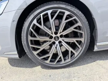 Audi A8 60 TFSI e quattro-Matrix-Carbon-B&O3D-HUD-360