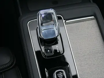VOLVO XC90 T8 Plus Dark Reskin  Pano 360 Memory