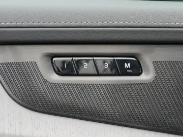 VOLVO XC90 T8 Plus Dark Reskin  Pano 360 Memory