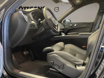 VOLVO XC60 B5 Ultra Black Edition AWD AHK PANO 360