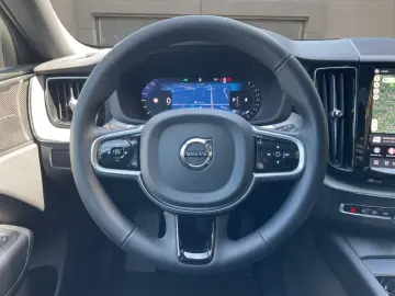 VOLVO XC60 B5 Ultra Black Edition AWD AHK PANO 360