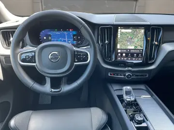 VOLVO XC60 B5 Ultra Black Edition AWD AHK PANO 360
