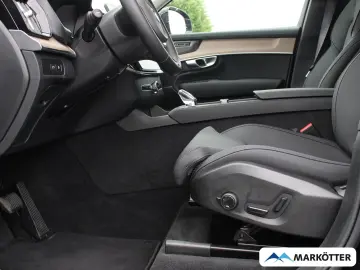 VOLVO XC90 T8 AWD Plus 7Sitze 360Grad PANO AHK SHZ LHZ