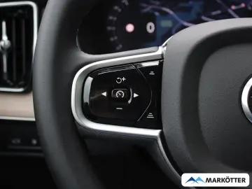 VOLVO XC90 T8 AWD Plus 7Sitze 360Grad PANO AHK SHZ LHZ