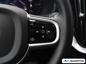 VOLVO XC90 T8 AWD Plus 7Sitze 360Grad PANO AHK SHZ LHZ