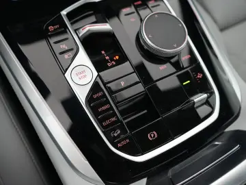 BMW X5 xDrive50e  BTW-auto M-sport individual panora