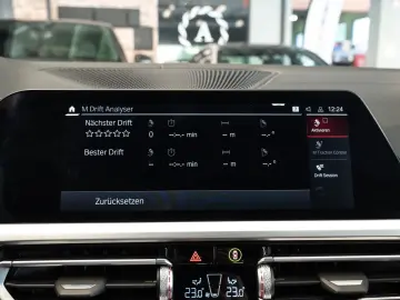 BMW M4 Competition Coupe xDrive CARBON HEAD-UP H&K
