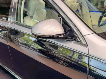 MERCEDES-BENZ S 680 MAYBACH Zweifarbenlackierung First Class