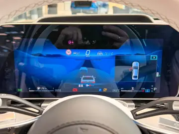 MERCEDES-BENZ S 680 MAYBACH Zweifarbenlackierung First Class