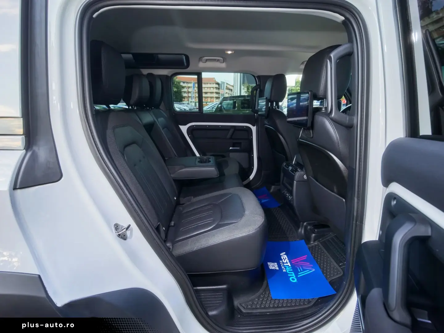 Land-Rover Defender