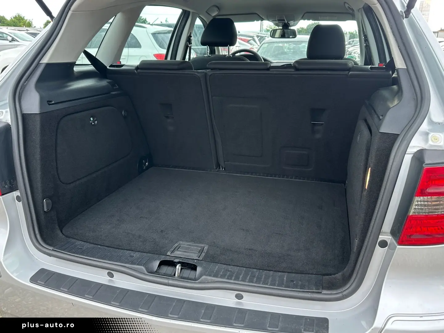 Mercedes-Benz B-180