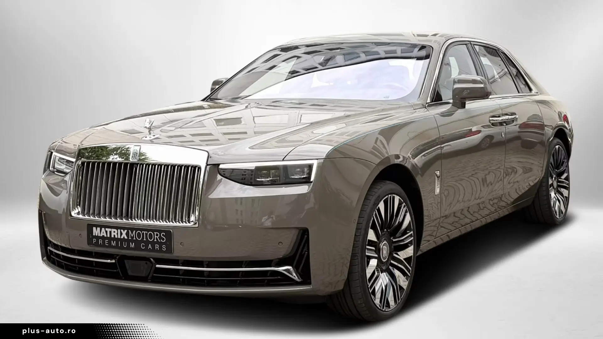 Rolls-Royce Ghost Series ll Theatre Picnic BeSpoke Massage