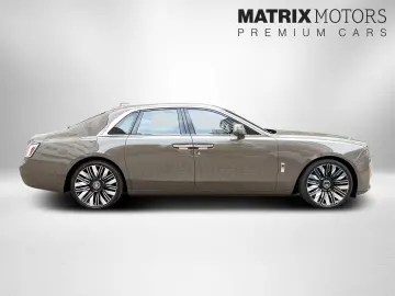 Rolls-Royce Ghost Series ll Theatre Picnic BeSpoke Massage