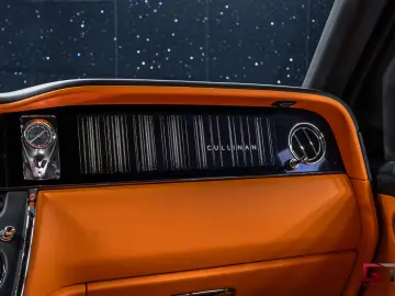 Rolls-Royce Cullinan II Production26 4Seat TV