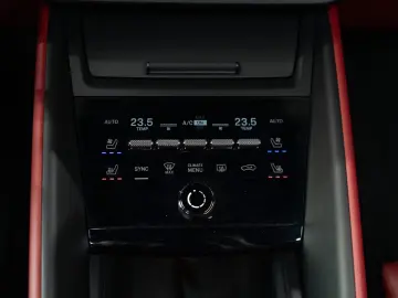 PORSCHE Macan 4 LUFT MATRIX HUD PANO BOSE VENT GARANTIE