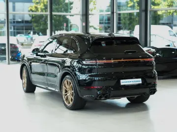 PORSCHE Cayenne S SPORT-CHRONO SPORT-ABGAS 18-WEGE BOSE