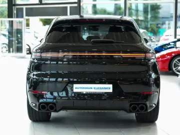 PORSCHE Cayenne S SPORT-CHRONO SPORT-ABGAS 18-WEGE BOSE