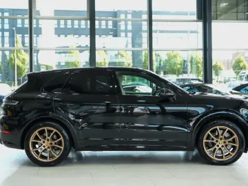 PORSCHE Cayenne S SPORT-CHRONO SPORT-ABGAS 18-WEGE BOSE