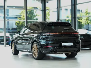 PORSCHE Cayenne S SPORT-CHRONO SPORT-ABGAS 18-WEGE BOSE