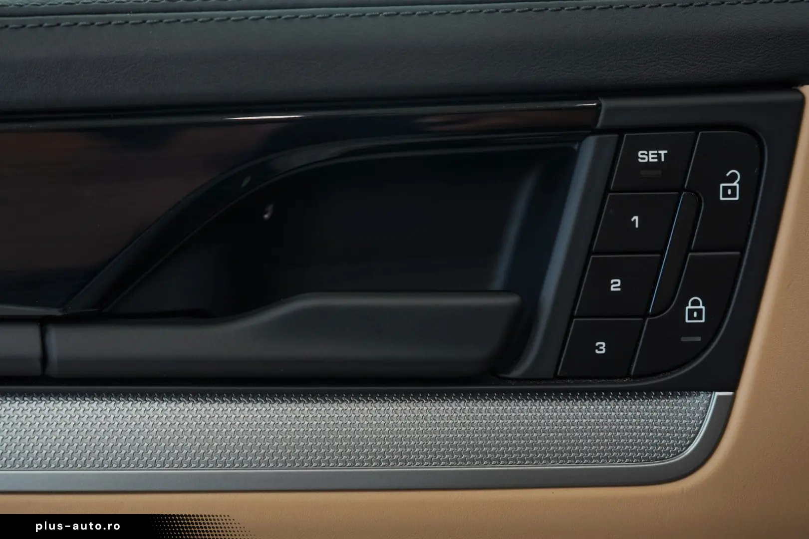 PORSCHE Cayenne S SPORT-CHRONO SPORT-ABGAS 18-WEGE BOSE