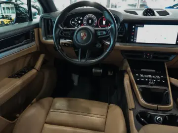 PORSCHE Cayenne S SPORT-CHRONO SPORT-ABGAS 18-WEGE BOSE
