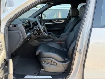 PORSCHE Cayenne Panorama SportPak Appr Kreide 14Wege 21