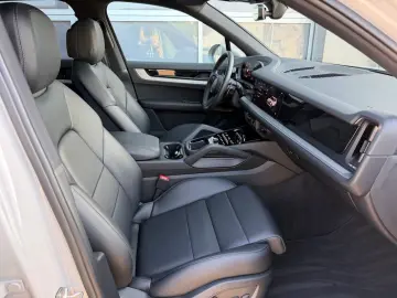 PORSCHE Cayenne Panorama SportPak Appr Kreide 14Wege 21