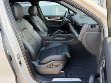 PORSCHE Cayenne Panorama SportPak Appr Kreide 14Wege 21