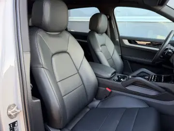 PORSCHE Cayenne Panorama SportPak Appr Kreide 14Wege 21