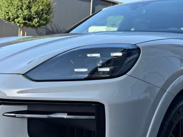 PORSCHE Cayenne Panorama SportPak Appr Kreide 14Wege 21