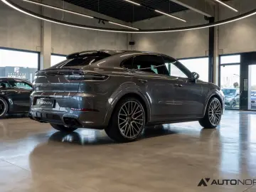 PORSCHE Cayenne Coupé GTS Luftfederung Head-Up InnoDrive