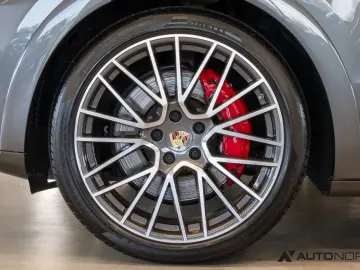 PORSCHE Cayenne Coupé GTS Luftfederung Head-Up InnoDrive