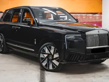 Rolls-Royce Cullinan Black Badge - LIVRARE RAPIDA!