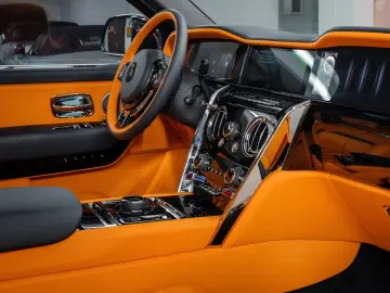 Rolls-Royce Cullinan Black Badge - LIVRARE RAPIDA!
