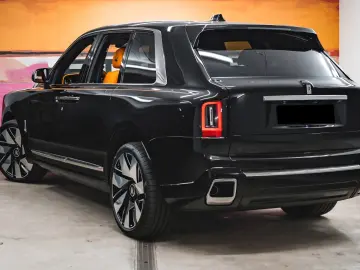 Rolls-Royce Cullinan Black Badge - LIVRARE RAPIDA!