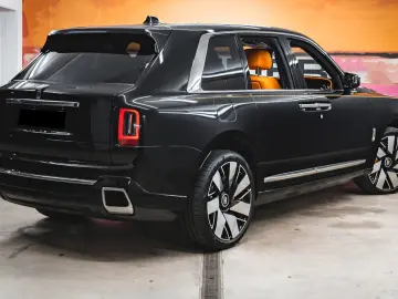 Rolls-Royce Cullinan Black Badge - LIVRARE RAPIDA!