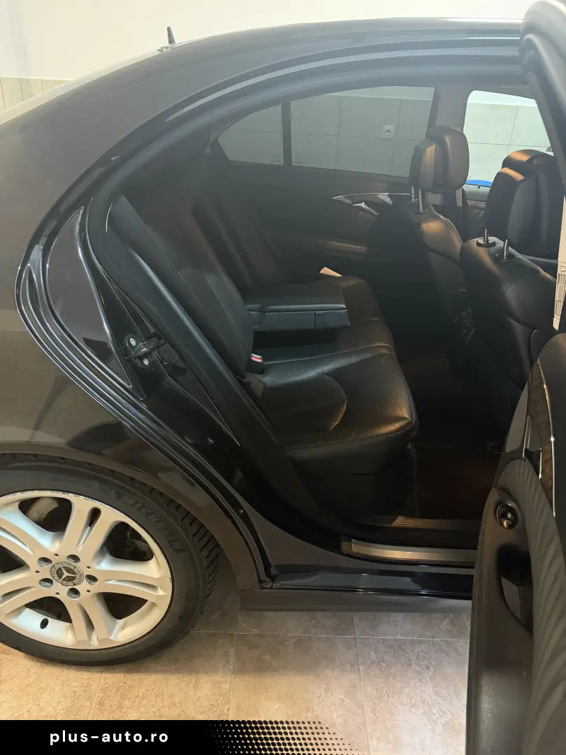 Mercedes-Benz E 320