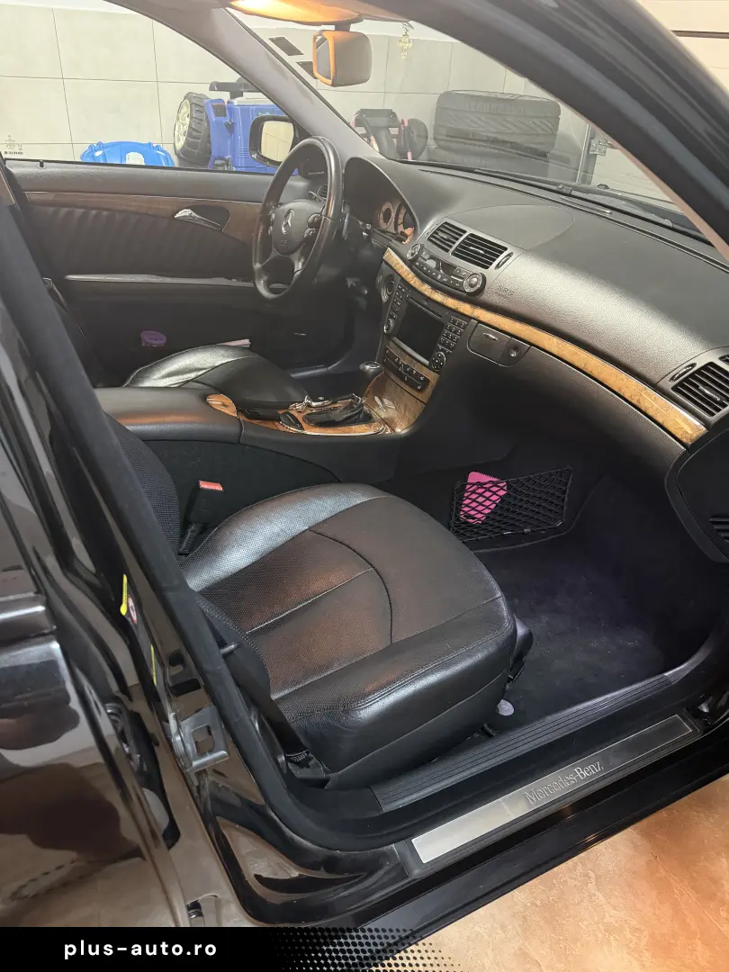 Mercedes-Benz E 320