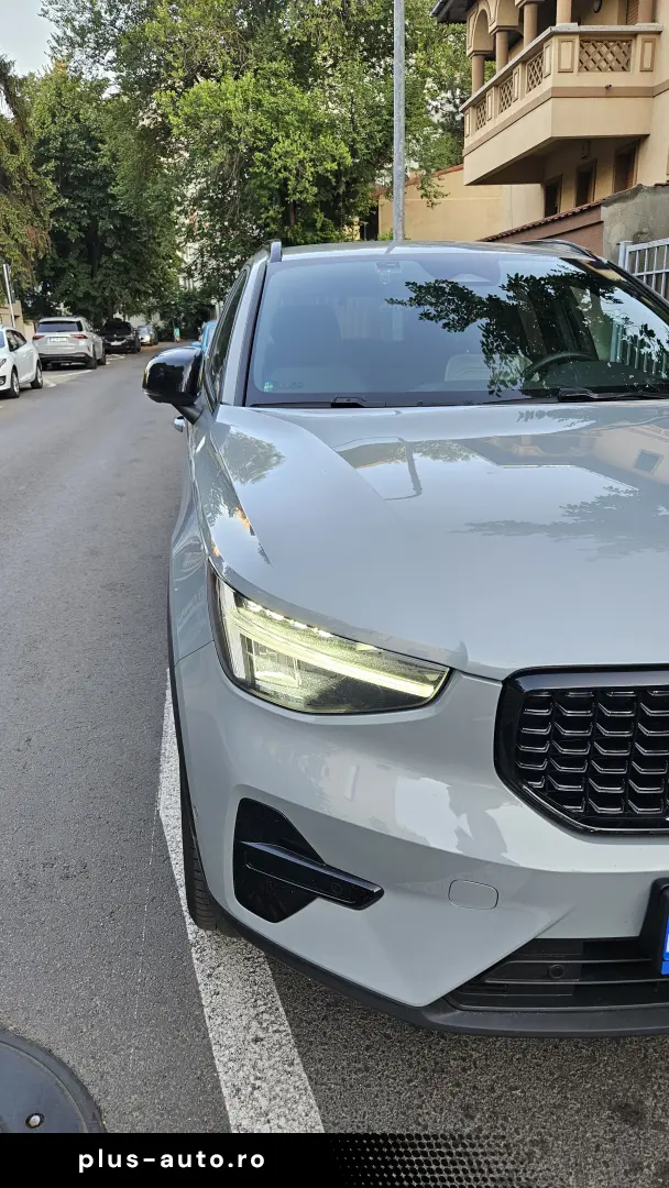 VOLVO XC40 2025 — imagine 10