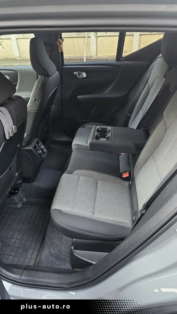 VOLVO XC40 2025 — imagine 16