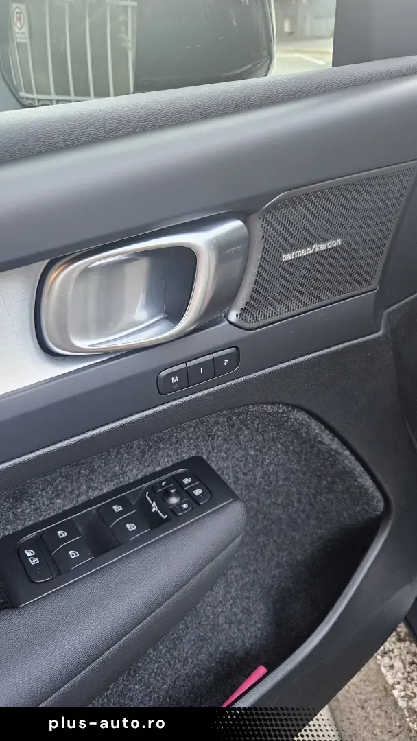 VOLVO XC40 2025 — imagine 17