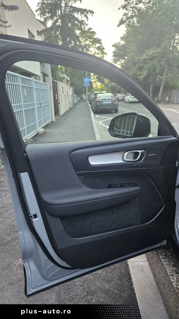 VOLVO XC40 2025 — imagine 18